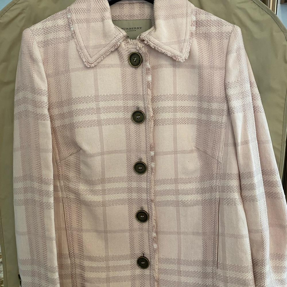 Burberry classic blazer with 3/4 inch sleeves